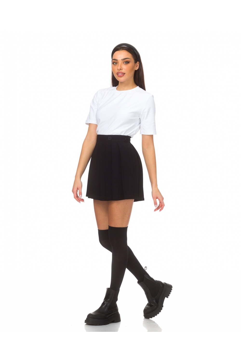 FUSTĂ PLISATĂ NEAGRĂ Charm in black FUSTĂ PLISATĂ NEAGRĂ Charm in black